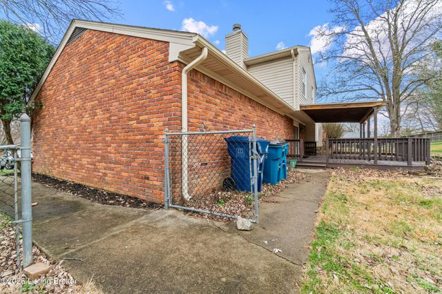 1017 Harmony Landing Rd, Goshen, KY 40026