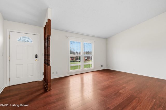 1017 Harmony Landing Rd, Goshen, KY 40026