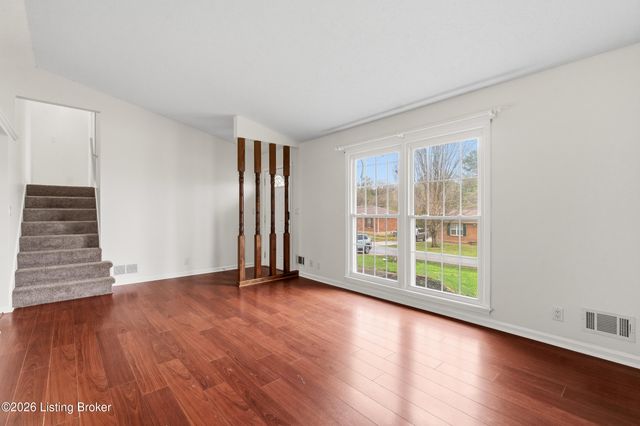 1017 Harmony Landing Rd, Goshen, KY 40026