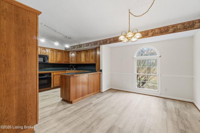 1017 Harmony Landing Rd, Goshen, KY 40026