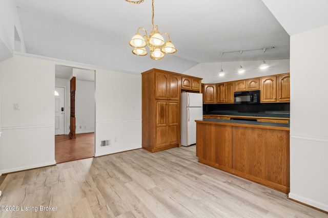 1017 Harmony Landing Rd, Goshen, KY 40026