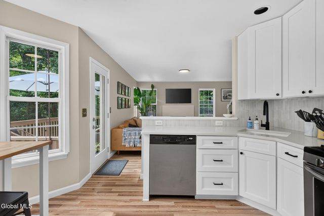 35 Commons Boulevard, Halfmoon, NY 12065