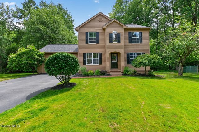 35 Commons Boulevard, Halfmoon, NY 12065
