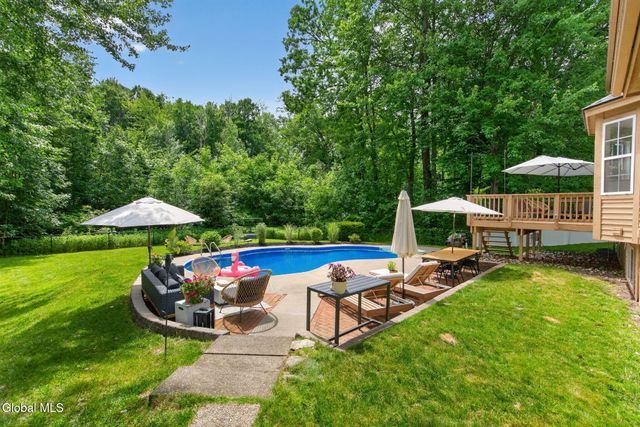 35 Commons Boulevard, Halfmoon, NY 12065