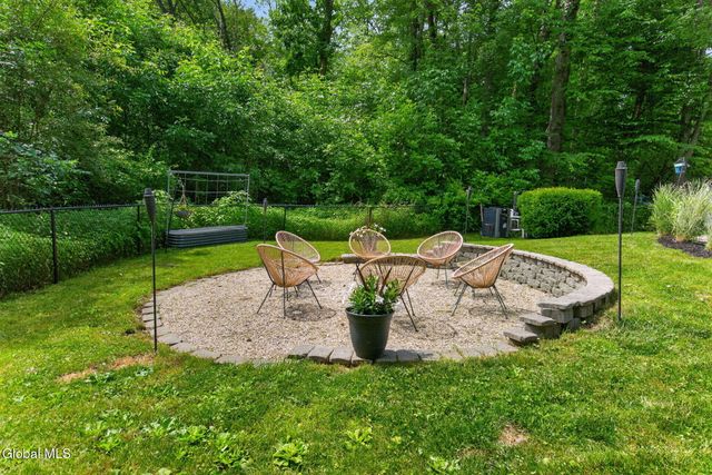 35 Commons Boulevard, Halfmoon, NY 12065