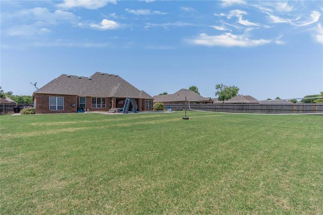 4108 Hidden Lake Circle, Moore, OK 73160
