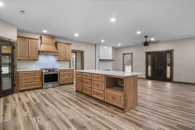 1690 Lucas Ridge, Waverly, TN 37185