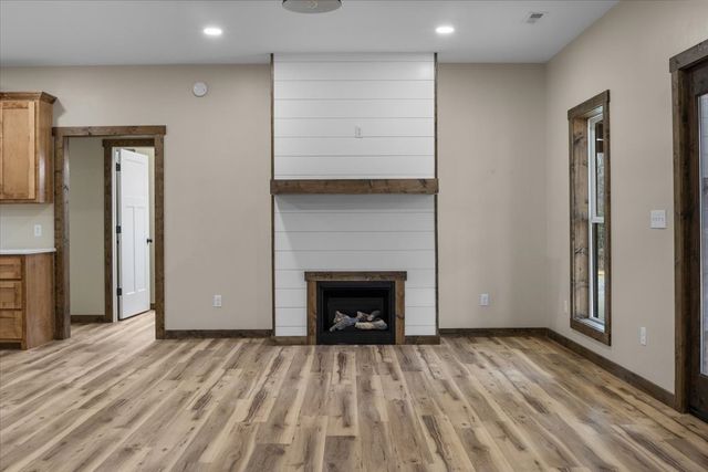 1690 Lucas Ridge, Waverly, TN 37185