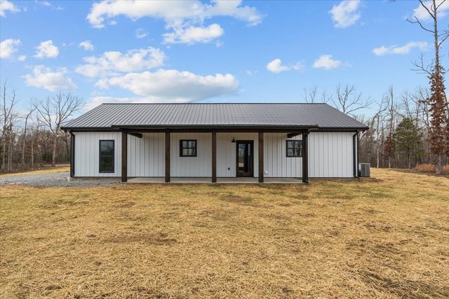 1690 Lucas Ridge, Waverly, TN 37185
