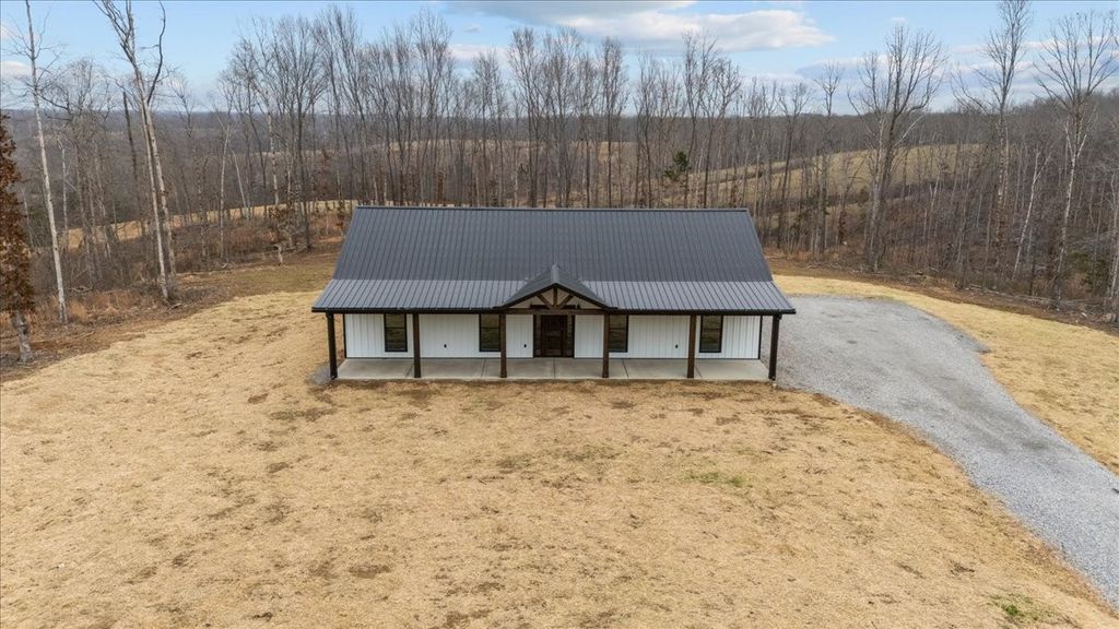 1690 Lucas Ridge, Waverly, TN 37185