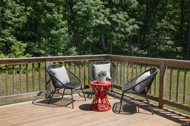 25 Maple Hill Ridge, Red Hook, NY 12571