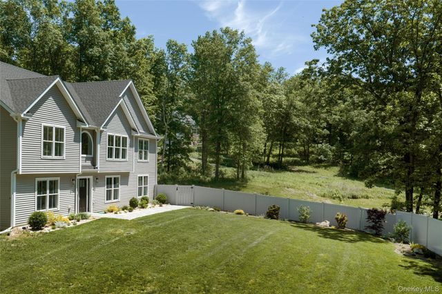 25 Maple Hill Ridge, Red Hook, NY 12571
