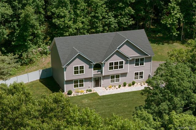 25 Maple Hill Ridge, Red Hook, NY 12571