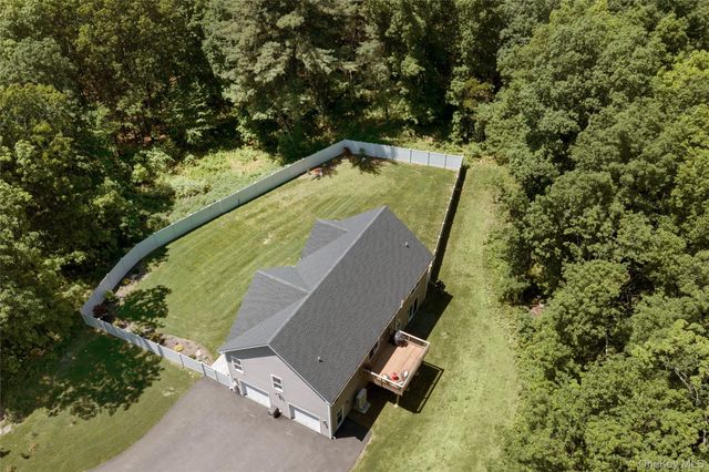 25 Maple Hill Ridge, Red Hook, NY 12571