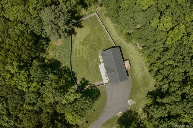 25 Maple Hill Ridge, Red Hook, NY 12571