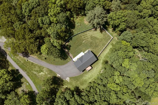 25 Maple Hill Ridge, Red Hook, NY 12571