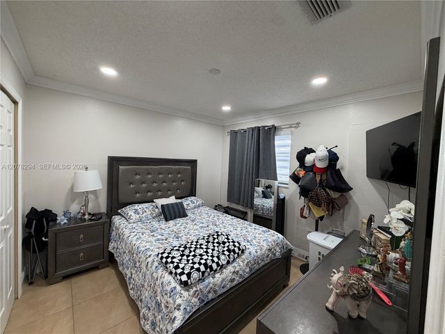 5935 W 26th Avenue 204, Hialeah, FL 33016