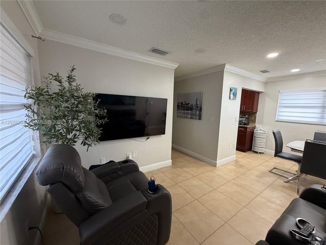 5935 W 26th Avenue 204, Hialeah, FL 33016
