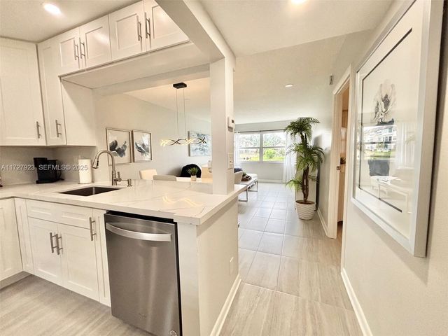 3405 NW 48th Avenue 407, Lauderdale Lakes, FL 33319