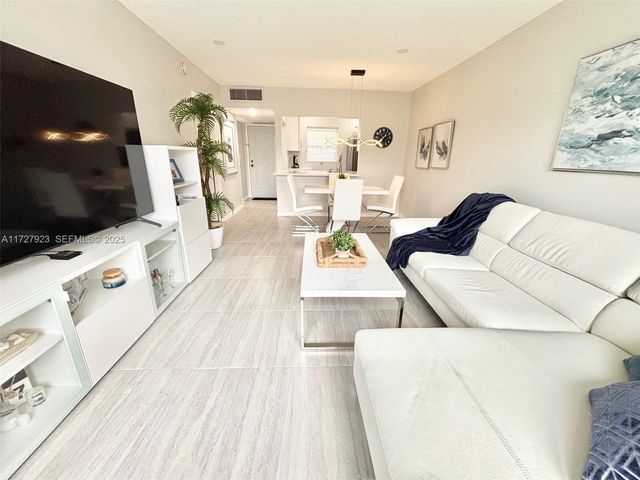 3405 NW 48th Avenue 407, Lauderdale Lakes, FL 33319