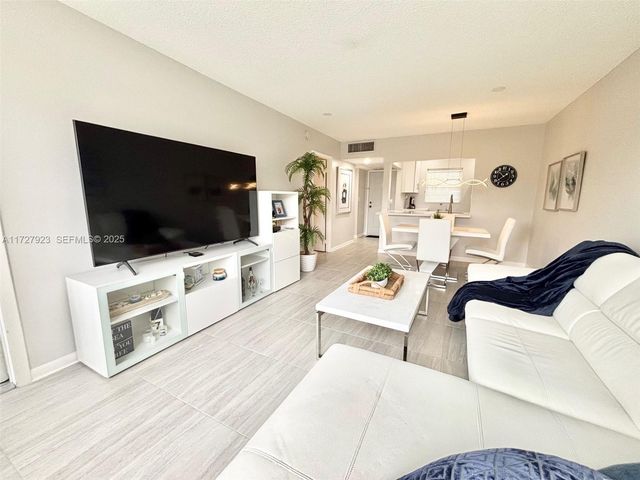 3405 NW 48th Avenue 407, Lauderdale Lakes, FL 33319