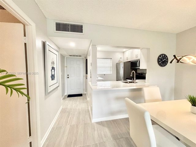 3405 NW 48th Avenue 407, Lauderdale Lakes, FL 33319