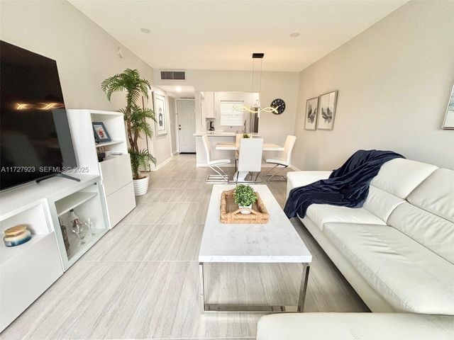 3405 NW 48th Avenue 407, Lauderdale Lakes, FL 33319