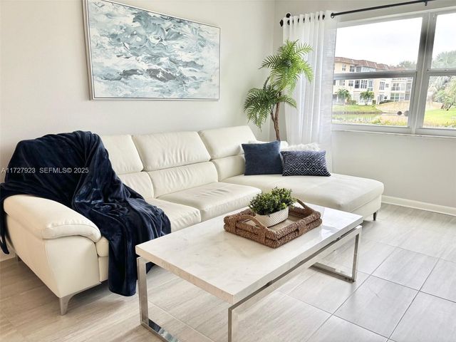 3405 NW 48th Avenue 407, Lauderdale Lakes, FL 33319
