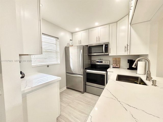 3405 NW 48th Avenue 407, Lauderdale Lakes, FL 33319