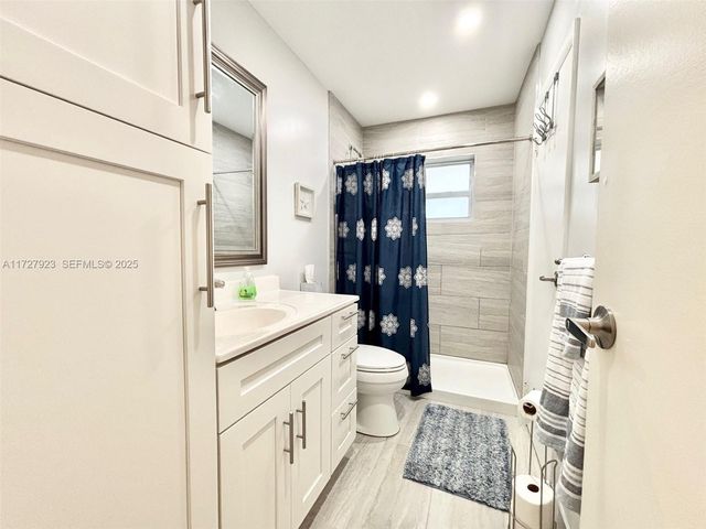 3405 NW 48th Avenue 407, Lauderdale Lakes, FL 33319