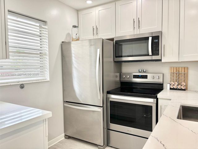 3405 NW 48th Avenue 407, Lauderdale Lakes, FL 33319