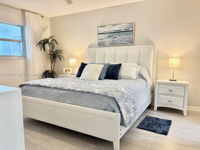 3405 NW 48th Avenue 407, Lauderdale Lakes, FL 33319