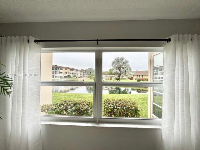 3405 NW 48th Avenue 407, Lauderdale Lakes, FL 33319
