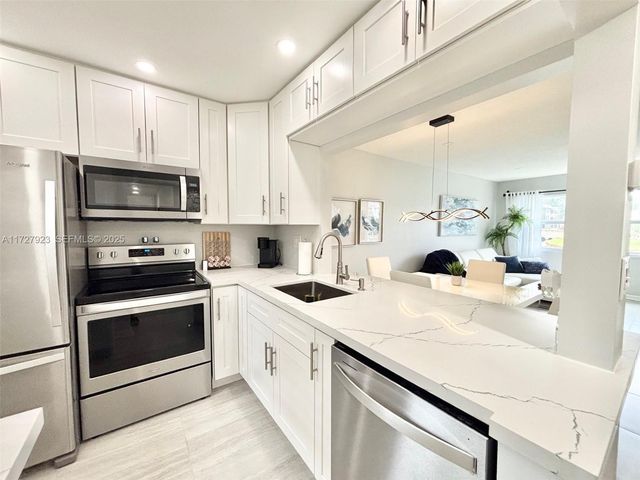 3405 NW 48th Avenue 407, Lauderdale Lakes, FL 33319