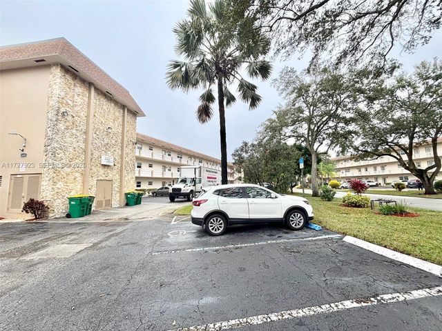 3405 NW 48th Avenue 407, Lauderdale Lakes, FL 33319
