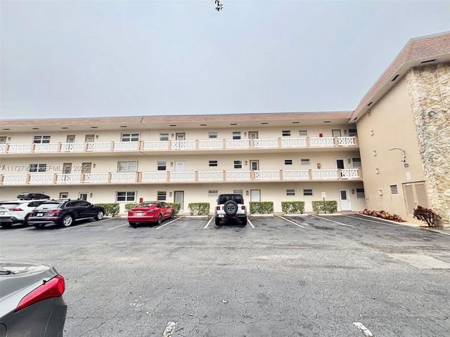 3405 NW 48th Avenue 407, Lauderdale Lakes, FL 33319