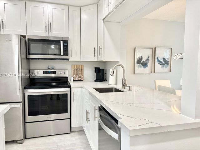 3405 NW 48th Avenue 407, Lauderdale Lakes, FL 33319