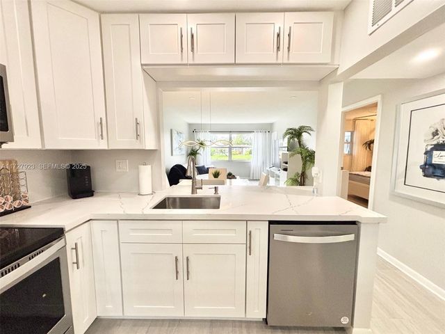 3405 NW 48th Avenue 407, Lauderdale Lakes, FL 33319