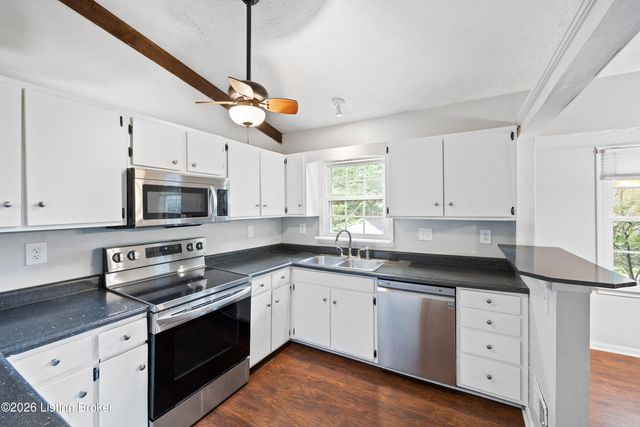 8215 Chickering Way, Louisville, KY 40228