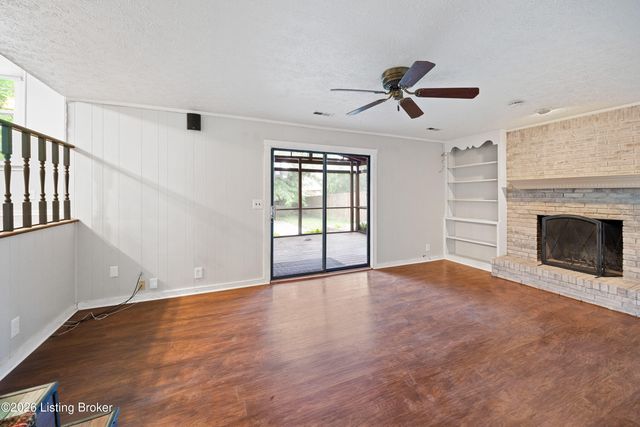 8215 Chickering Way, Louisville, KY 40228