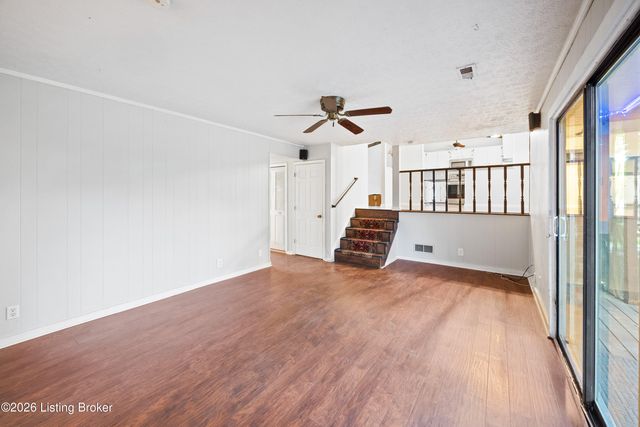 8215 Chickering Way, Louisville, KY 40228