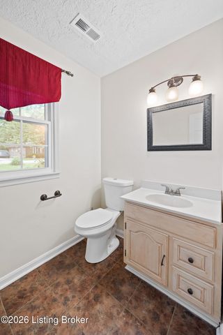 8215 Chickering Way, Louisville, KY 40228