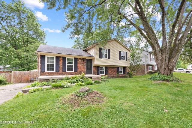 8215 Chickering Way, Louisville, KY 40228