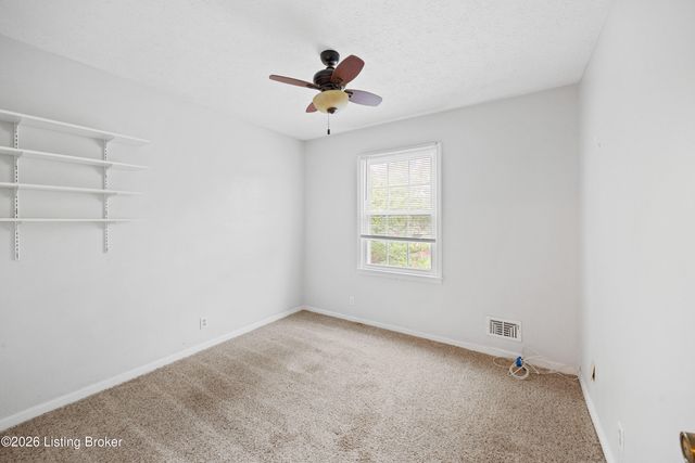 8215 Chickering Way, Louisville, KY 40228