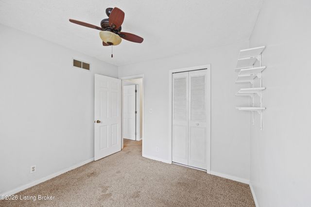 8215 Chickering Way, Louisville, KY 40228