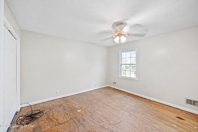 8215 Chickering Way, Louisville, KY 40228