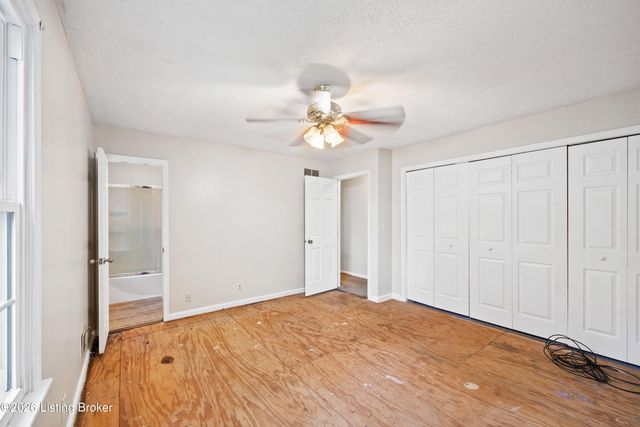 8215 Chickering Way, Louisville, KY 40228