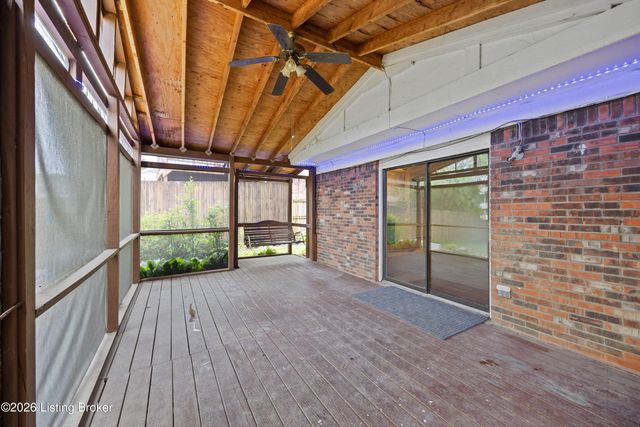 8215 Chickering Way, Louisville, KY 40228