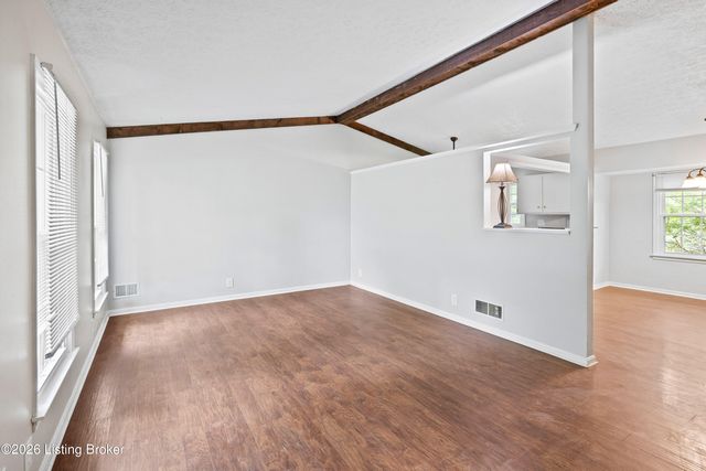 8215 Chickering Way, Louisville, KY 40228