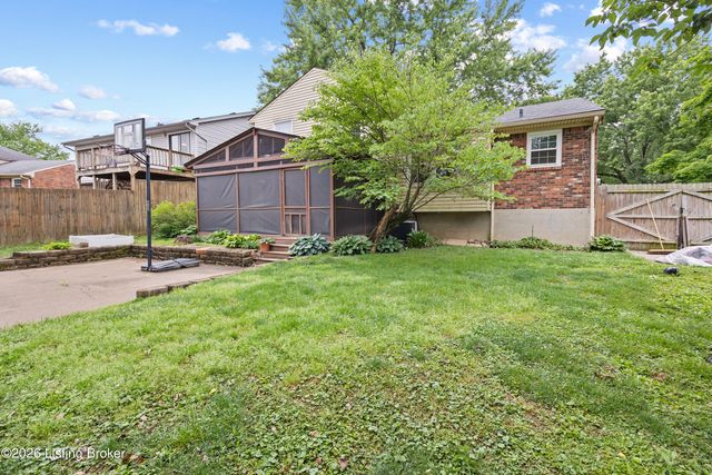 8215 Chickering Way, Louisville, KY 40228